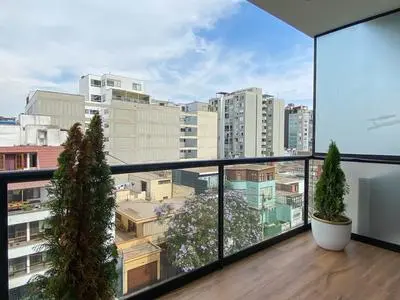 w Captivating 2BR With Balcony in Miraflores