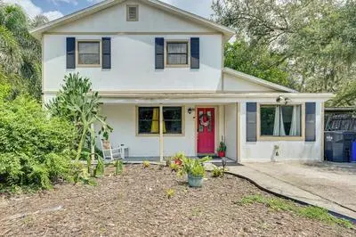Game Room, Sunroom + Pool Access! Cozy Tampa Home!