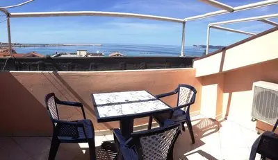 Champagne Apatment With Sea View