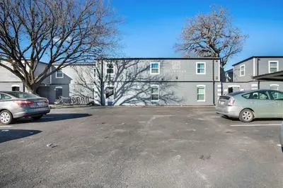 Cozy 2BR Near UT Hyde Park Evonify