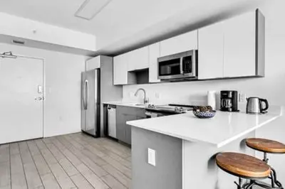 Modern 1BR Apt In Edgewater Free Parking