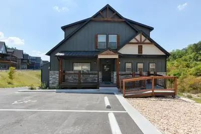Journey's Remedy Lite - Lake View - Closest to Indoor Pool - Sleeps 22
