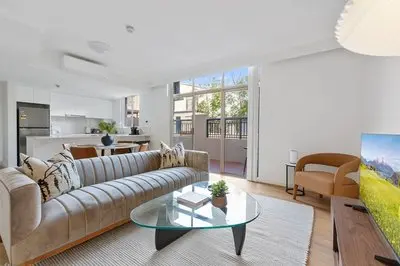 Stylish 2-bed Apartment With Pool in Camperdown