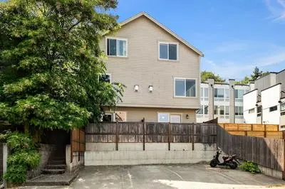 Seattle Vacation Home: Life's A Game