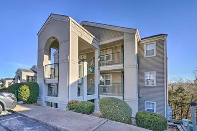 Branson Condo w/ Balcony, Near Silver Dollar City!