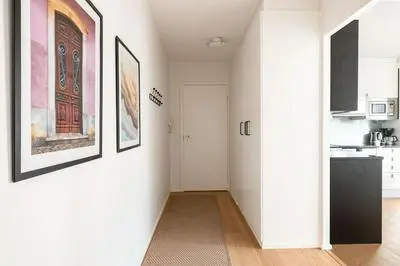 2ndhomes Modern & Cozy 2BR Apt w Balcony