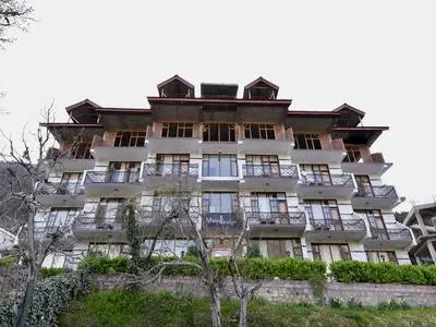 OYO 12735 The Manali Lodge