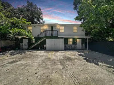Jungle Getaway Wynwood Massage shower BBQ Patio