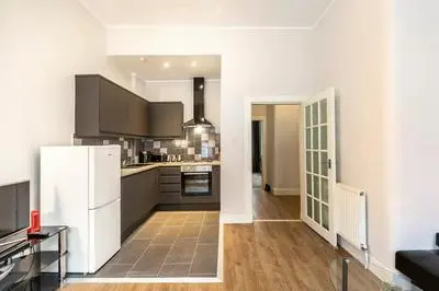 Stunning Newly Furnished Ground Floor Apartment
