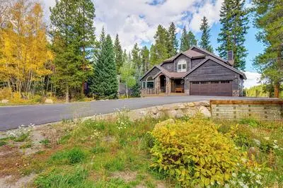 1 Mi to Ski Lift: Mtn-view Breck Home w/ Hot Tub!
