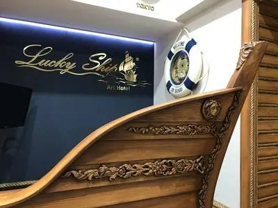 Lucky Ship Art Hotel