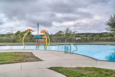 San Antonio Retreat w/ Fireplace + Pool Access!