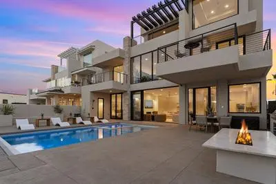 Lagoon Life Beach House 7 Bedroom Home