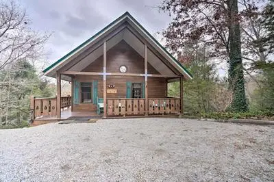 2-tier Deck & Hot Tub: Quiet Sevierville Cabin