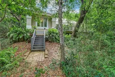 Dog Friendly Home Includes Beach Access and Bike Free to Use during Stay by RedAwning