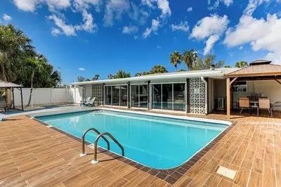 Furnished Sunroom w/ TV! Canal-front Bradenton Gem