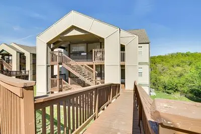 Branson Escape w/ Pool Access, Grill & Balcony!