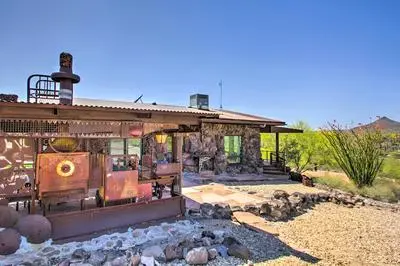 Unique Phoenix Abode w/ 2-tier Patio & Grills