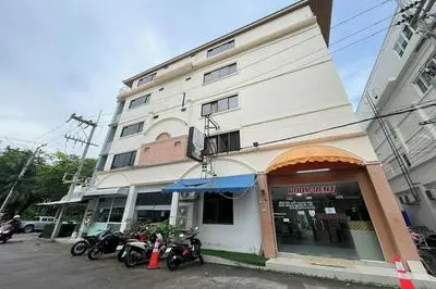 Lucky Inn Suites