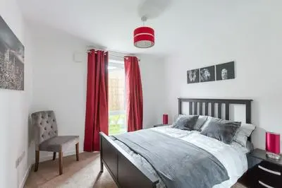 Modern 2 Bed Apartment in Central City