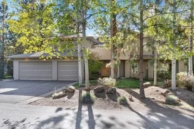 11 Tournament 5 Bedroom Home by RedAwning