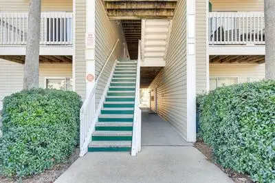 Walk to Golf Course & Beach: Modern Destin Condo
