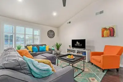 Cozy SW Casa 5 Mins to DT PHX Sleeps 6