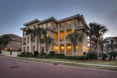 Bella Destina 5 Bedroom Holiday Home by Five Star Properties