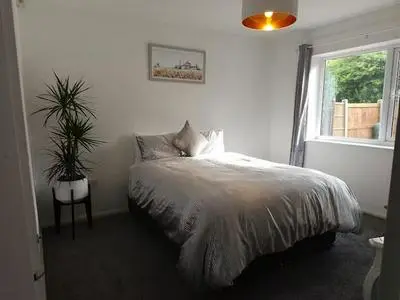 Pet Friendly - 2 Bedrooms - 4 Guests - Parking