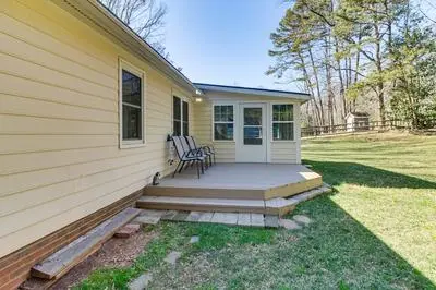 Lovely Charlotte Home w/ Yard: 9 Mi to Uptown!