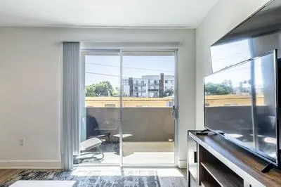 Fully Furnished 3br Apartment On Poinsettia Pl 3 Bedroom Apts by RedAwning