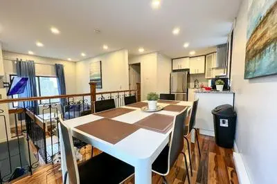 Chic Townhome With Garage Dt Mtl