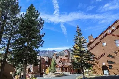 Aspen Creek #306 1 Bedroom Condo by RedAwning