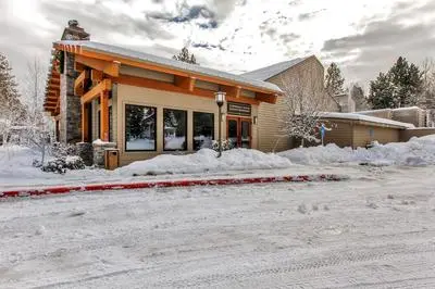 Bend Condo w/ Deck, Resort-style Amenities & Views