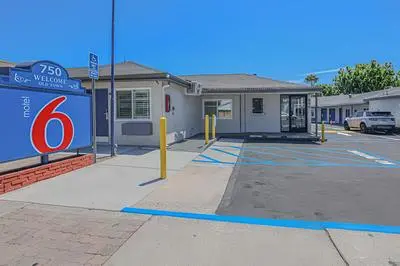 Motel 6 Tustin, CA – Orange County