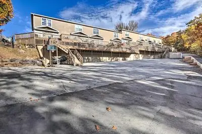 Deck & Lake Access: Cozy Townhome in Eucha