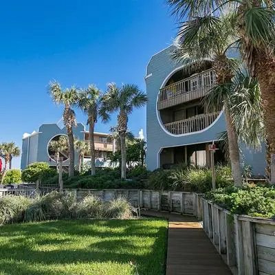 Coastal Oasis Classic Condo With Garden View