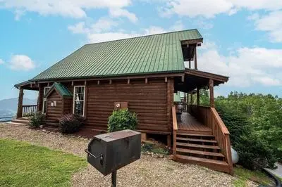 Graceful Awestruck Perfect Mountain Views with Pool Access by RedAwning
