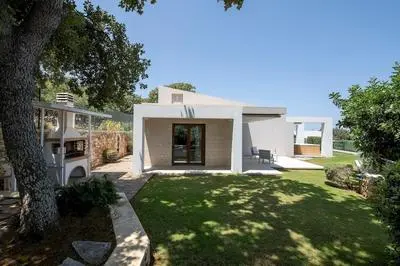 Oak Tree Villa White