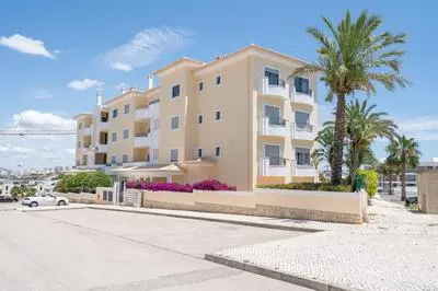 Bright and Comfortable 2 Bedroom Apartment in Porto de Mos by Ideal Homes