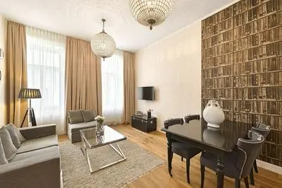 6 rooms