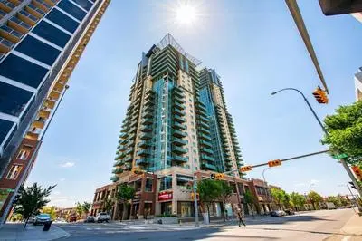 Modern DT Condo Balcony Parking Gym Hot Tub