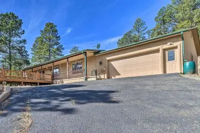 Charming Ruidoso Home w/ Deck & Lovely Views!