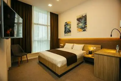 Hotel West