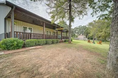 Cozy Checotah Retreat w/ Deck Near Eufaula Lake