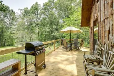 Cozy Georgia Abode w/ Deck, Fire Pit & Lake Access